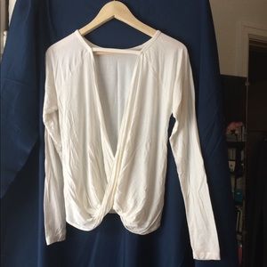 ⭐️The Free Yoga Twist-Back long sleeve ⭐️